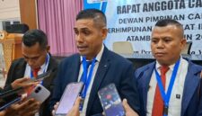 Ketua DPC Peradi Atambua,  Melkianus Conterius Seran S.H.,MH.,C.Me, Diwawancarai Usai Kegiatan RAC di Hotel Nusa Dua Betun. (Foto-red)