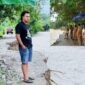 Ketua Fraksi Partai NasDem Agerius Agustinus Bria S.H.,MH, Memantau Kondisi Longsor di Desa Weoe, Dusun Uluklubuk. (Foto-red)