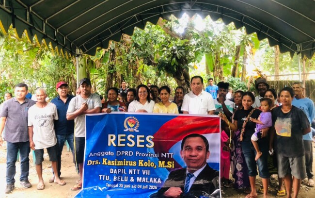 Anggota DPRD Provinsi Nusa Tenggara Timur (NTT) Daerah Pemilihan (Dapil) VII, Drs. Kasimirus Kolo, M.Si, Adakan Kegiatan Reses di Desa Rainawe. (Foto-Fendi Bere)