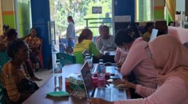 Proses Donor darah dan pengobatan Gratis, Jelang HUT Ke - 19 CU Kasih Sejahtera Betun. (Foto-red)