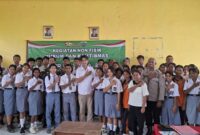 Perwakilan Polres Malaka, bersama siswa SMAS R.A Kartini, Usai paparkan Materi. (Foto-red)