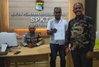 Korban Penipuan Didampingi Kuasa Hukum, Yulianus Bria Nahak S.H.,MH, Usai Adakan Laporan Resmi di Polres Kupang. (Foto-Ist)