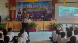 Kapolsek Malaka Barat, IPDA Dony R Alfatah Paparkan Materi di Pelajar Tingkat SMA Untuk Cegah Judi Online dan NAPZA. (Foto-Ist)