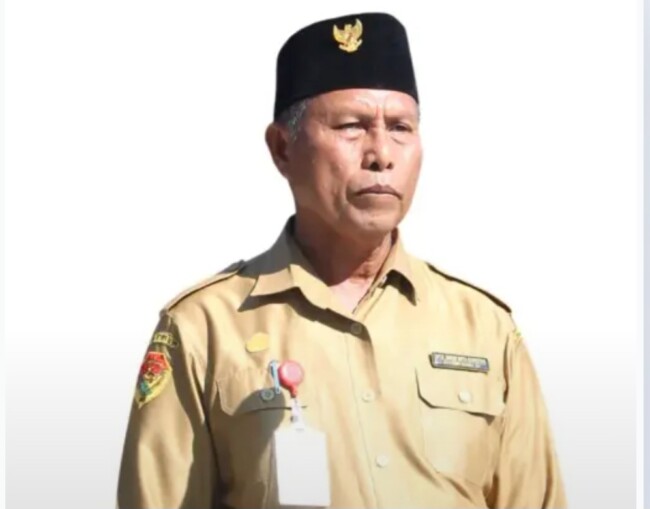 Kepala Sekolah SMA Negeri Malaka Barat Besikama, Antonius Atok Tahuk S.Pd, (Foto-Ist)
