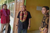 Anggota DPRD Provinsi NTT, Agustinus Nahak Saat Kunjungan di SMA Negeri Bateti. (Foto-red)