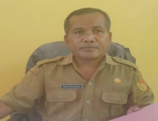 Kepala Sekolah SMA N Bateti, Donatus Nahak S.Pd. (Foto-Ist)