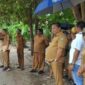 Wakil Bupati Henri Melki Simu, 22 Juni 2026, Saat Berkunjung cek langsung Jalan Putus di Desa Uluklubuk, Desa Weoe, Kecamatan Wewiku. (Foto-Ist)