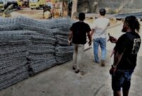 Tim URC Resmob Polres Malaka, Dipimpin Langsung Kasat Reskrim IPTU Marfilson Petrua S.H.,MH, Mengamankan Dua Terduga Pelaku Pencurian Kawat Bronjong. (Foto-Ist)