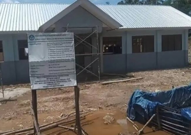 Kasus Proyek Revitalisasi SMPN Numponi, Yang Belum Tuntas Dikerjakan. (Foto-Ist)